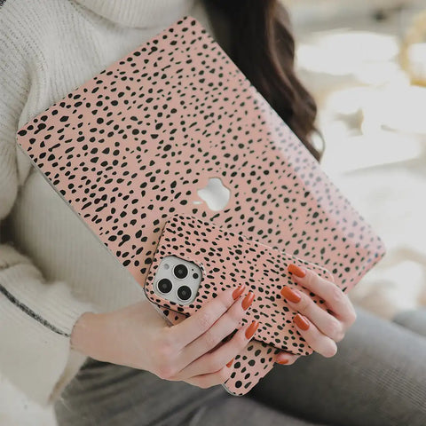 Spotted Nude Cheetah MacBook Case